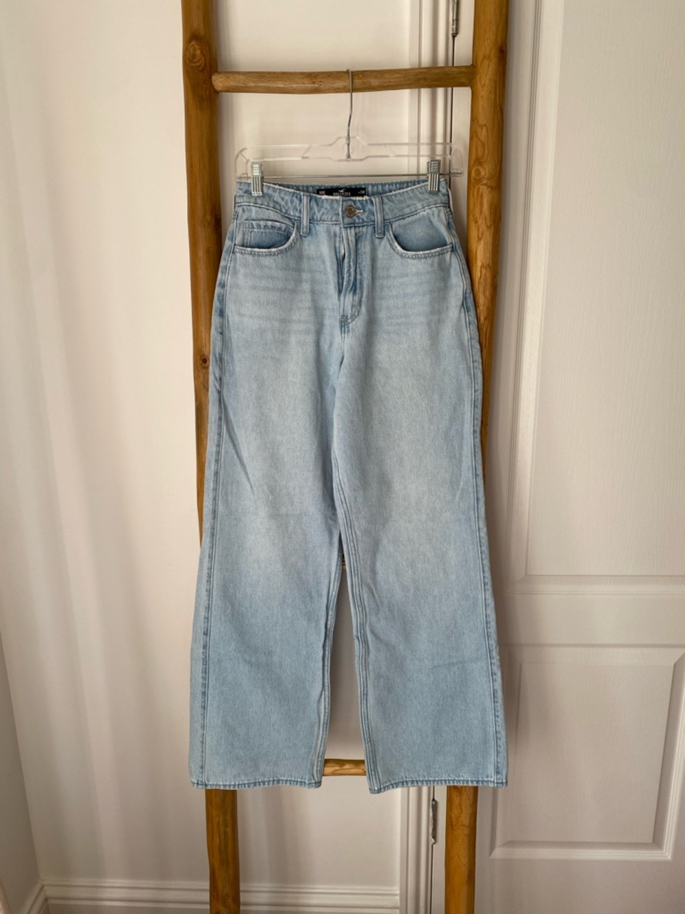 Hollister Ultra High Rise Baggy Jeans Light Wash Denim Wide Leg Womens Sz 00R/24